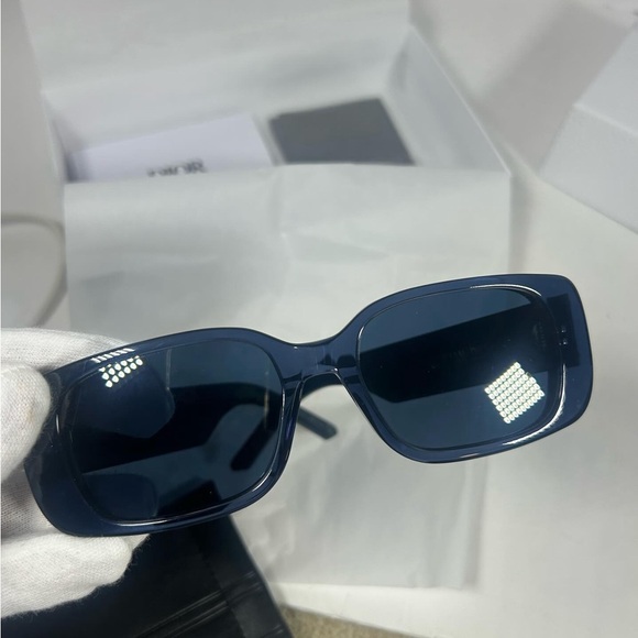 DIOR
Wildior S2U Rectangular Sunglasses - Picture 2 of 13